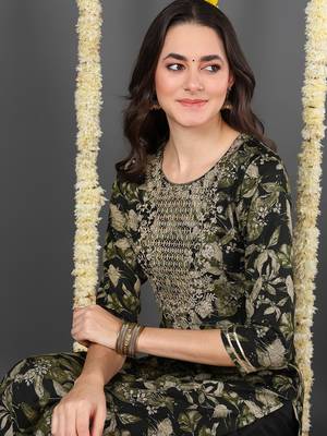 women green silk blend floral embroidered straight kurta 2
