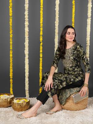 women green silk blend floral embroidered straight kurta 5