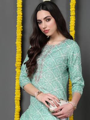 women sea green cotton blend bandhani printed straight kurta 2