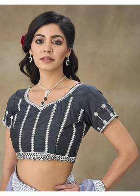 Lavender Embellished Net Saree With Blouse Piece 4
