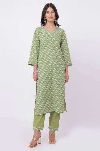 Satrangi women's parrot green cotton v-neck printed kurta pant set with 3/4th sleeves