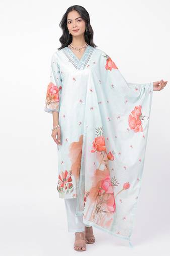 Satrangi women's light blue cotton v-neck printed kurta & pant set