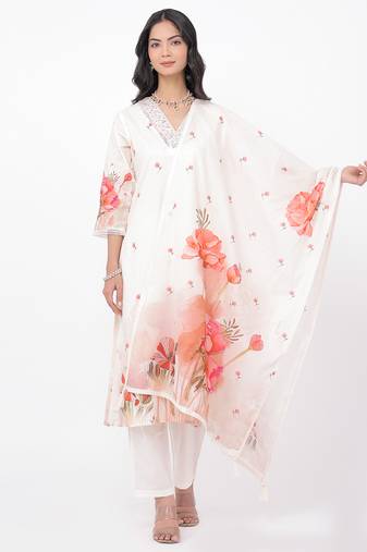 Satrangi women's light orange cotton v-neck 3/4th sleeve printed kurta & pant set