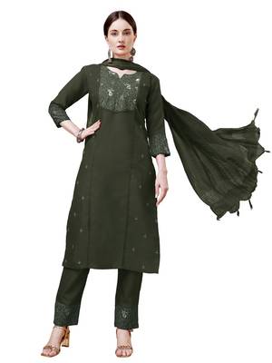 Dark Green Cotton Blend Kurta Set 1