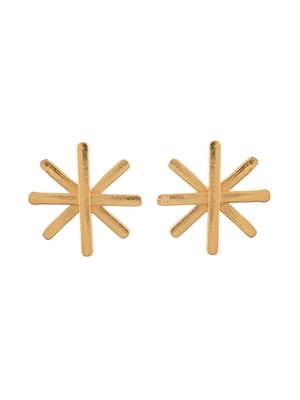 Gold plated floral shape small stud earrings for women 3