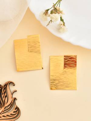 Gold plated square shape stud earrings for women 2