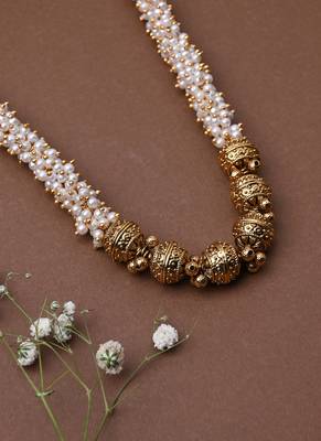 White Gold Beaded Jewellery With Golden Earrings 4
