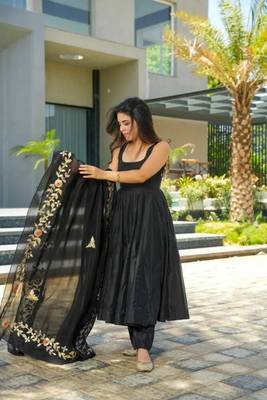 Yash Cotton Floral Embroidered Black Anarkali Kurta Set 6