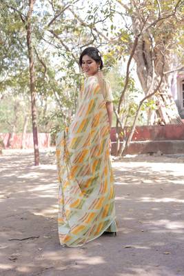 Multicolor chiffon geometric print/block print saree with unstitched blouse piece 4