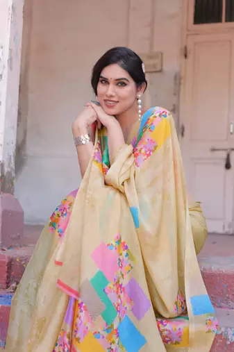 Beige Chiffon Block Printed Saree With Unstitched Blouse Piece Without Blouse