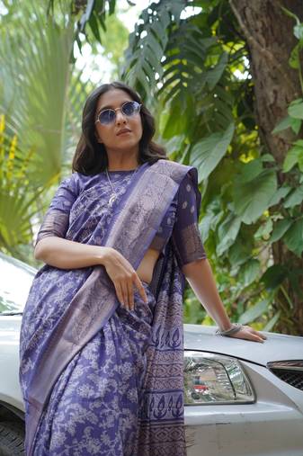 Dusty Blue silk blend kalamkari print/floral print golden woven border saree with unstitched blouse piece