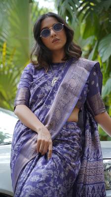 Dusty Blue silk blend kalamkari print/floral print golden woven border saree with unstitched blouse piece 6
