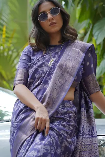 Dusty Blue silk blend kalamkari print/floral print golden woven border saree with unstitched blouse piece