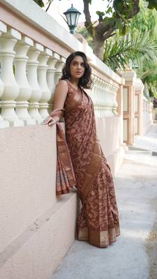 Dusty rust silk blend kalamkari print/floral print golden woven border saree with unstitched blouse piece 4