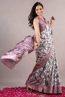 Off White Silk Blend Abstract Print Golden Zari Border Saree Without Blouse 2
