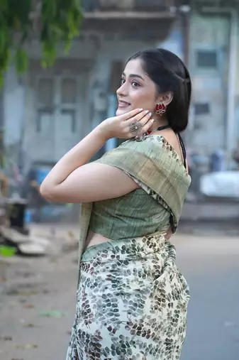 Off White Silk Blend Abstract Print Golden Zari Border Saree Without Blouse