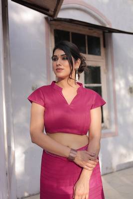 Rani Pink Georgette Solid/Zari And Satin Stripes Stone Border Saree Without Blouse 5