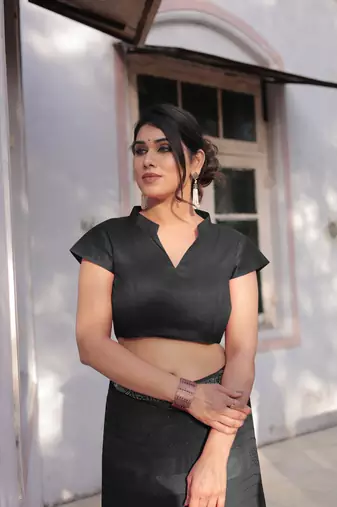 Black Georgette Solid/Zari And Satin Stripes Stone Border Saree Without Blouse