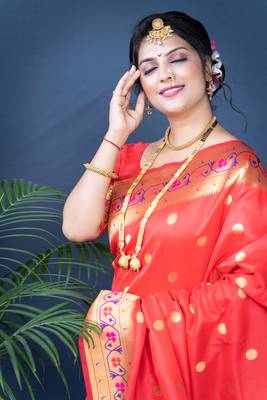 Women's Red Paithani Silk Zari Woven Saree with Blouse 3
