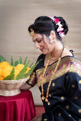 Women's Black Paithani Silk Zari Woven Saree with Blouse 4