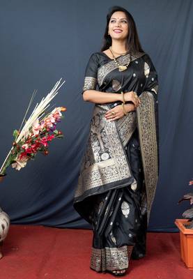 Women's Black Paithani Silk Zari Woven Saree with Blouse 1