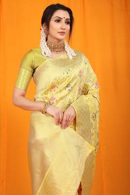Women's Cream Faux Kanjivaram Silk Zari Woven Saree with Blouse 3