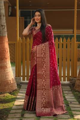 Koram Maroon Bandhej Kanjivaram Silk Bandhej With Kanjivaram Border With Zari Weaving Saree With Blouse For Women 5