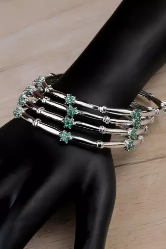 Silver Plated Emerald Embellished Designer Bangles BD693