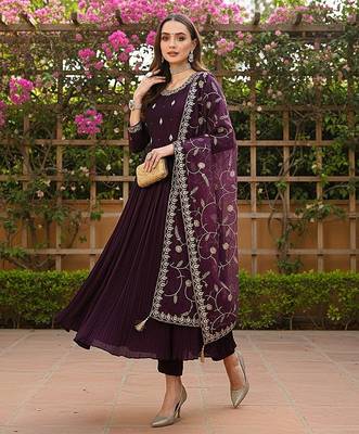 magenta embroidered silk blend styles women's kurta trousers with dupatta 3