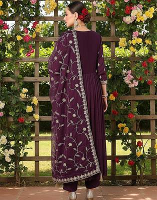 magenta embroidered silk blend styles women's kurta trousers with dupatta 4