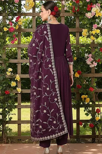 magenta embroidered silk blend styles women's kurta trousers with dupatta