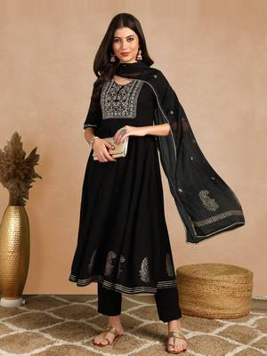 black yoke design silk blend styles women's kurta trousers with dupatta 2