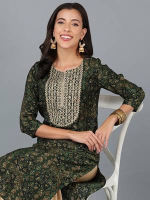 women green silk blend ethnic motifs embroidered straight kurta 1