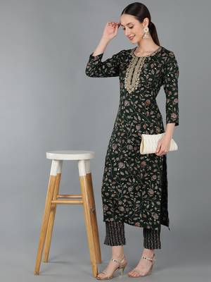 women green silk blend floral embroidered straight kurta 5