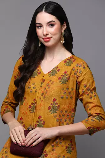 women mustard cotton blend floral printed a-line kurta