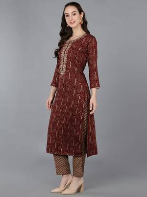 women maroon silk blend ethnic motifs embroidered straight kurta 3