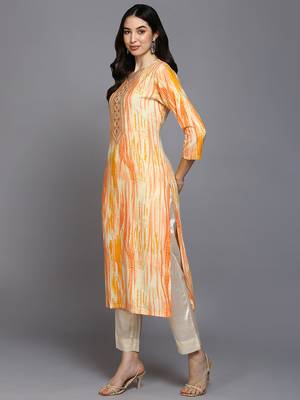 women cream viscose rayon abstract embroidered straight kurta 3