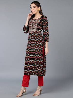 women black cotton ethnic motifs embroidered straight kurta 3