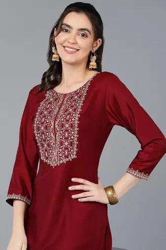 women maroon silk blend solid embroidered straight kurta