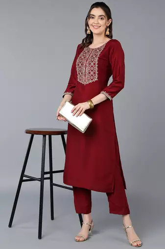 women maroon silk blend solid embroidered straight kurta