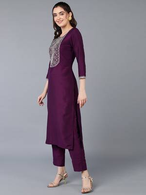 women burgundy silk blend solid embroidered straight kurta 3
