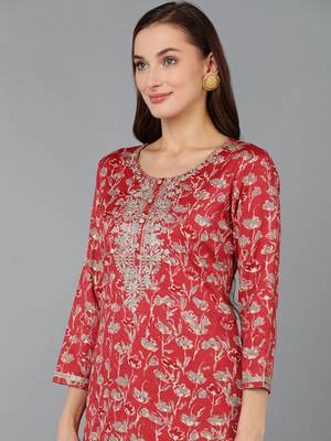 women red silk blend floral embroidered straight kurta 2