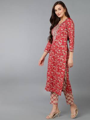 women red silk blend floral embroidered straight kurta 3