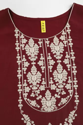women maroon silk blend solid embroidered straight kurta