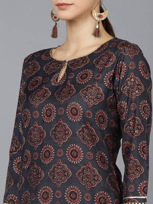 women black poly silk ethnic motifs printed straight kurta 2