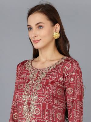 women maroon silk blend geometric embroidered straight kurta 2