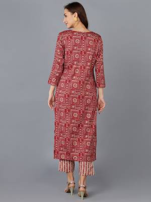 women maroon silk blend geometric embroidered straight kurta 4