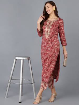 women maroon silk blend geometric embroidered straight kurta 5