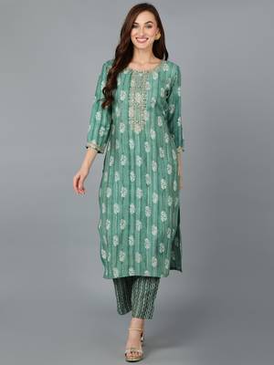 women green silk blend ethnic motifs embroidered straight kurta 1