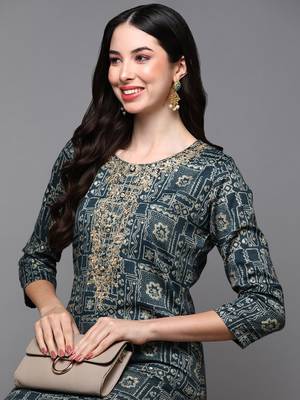women blue silk blend geometric embroidered straight kurta 2